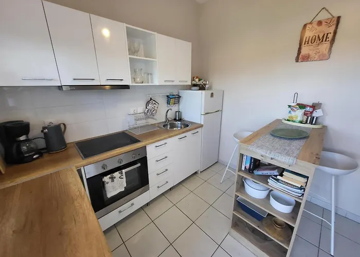 Apartamento Asprokavos And *